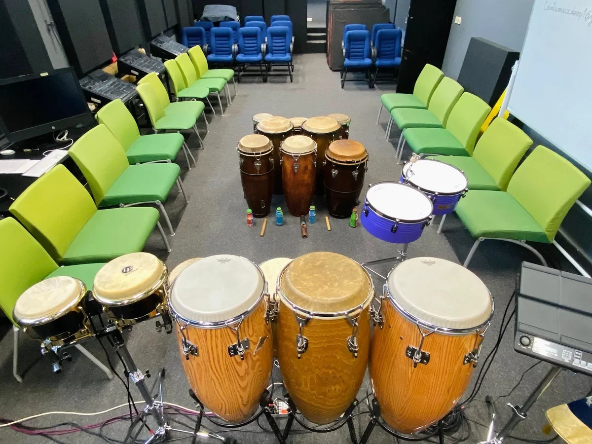 Warsztaty gry na instrumentach perkusyjnych z całego świata prowadzenie: Piotr Jackson Wolski Music